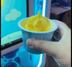 【48812】微型模型艺术家制造迷你冰淇淋机 制品超小但真能吃